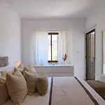 Phaedrus Living: View Luxury Flat Androcleous Apartamento *