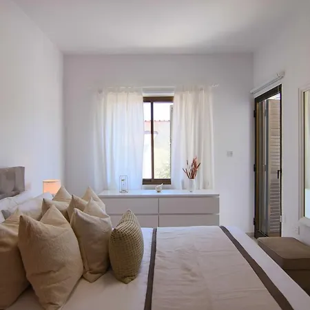 Phaedrus Living: View Luxury Flat Androcleous Апартаменты *