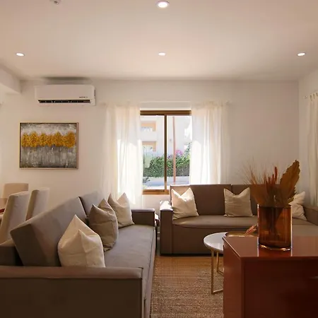 Апартаменты Phaedrus Living: View Luxury Flat Androcleous Пафос