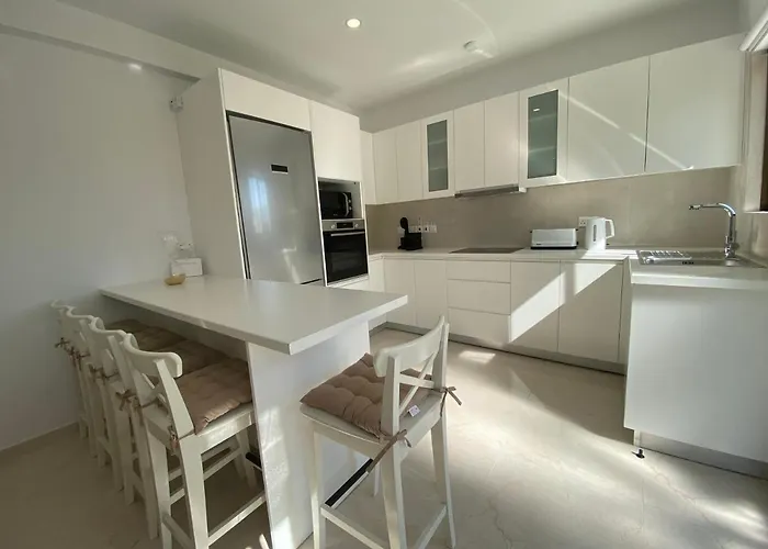 アパート Phaedrus Living: View Luxury Flat Androcleous パ フォス