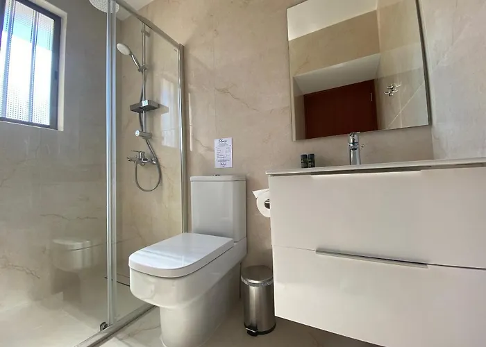 Phaedrus Living: View Luxury Flat Androcleous アパート