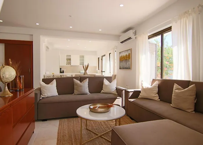 Phaedrus Living: View Luxury Flat Androcleous